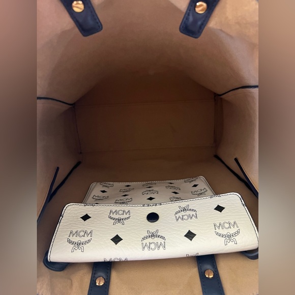 NWOT 2 in 1 LIMITED EDITION SAC BOOKTOTE - Picture 4 of 16